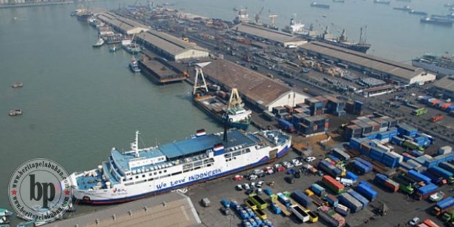 Pelabuhan Gresik Padatkan Lahan Parkir | beritapelabuhan.com